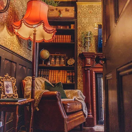 101 House At The End. Witchcraft & Wizardry House بيت للعطل يورك