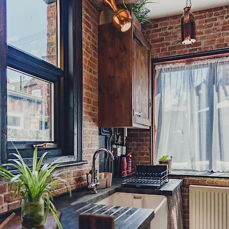 101 House At The End. Witchcraft & Wizardry House