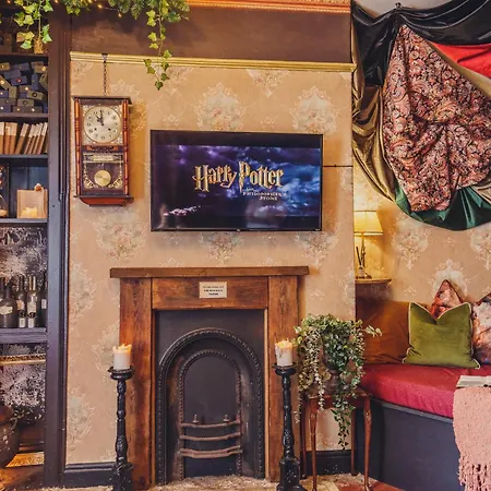 101 House At The End. Witchcraft & Wizardry House Casa de Férias York