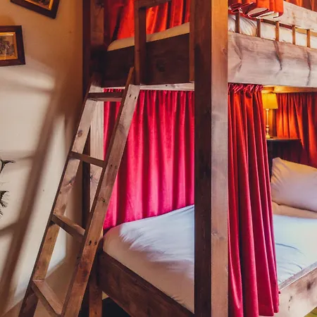 Casa de Férias 101 House At The End. Witchcraft & Wizardry House