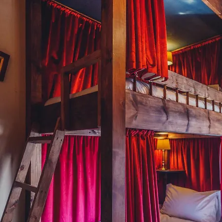 101 House At The End. Witchcraft & Wizardry House * York