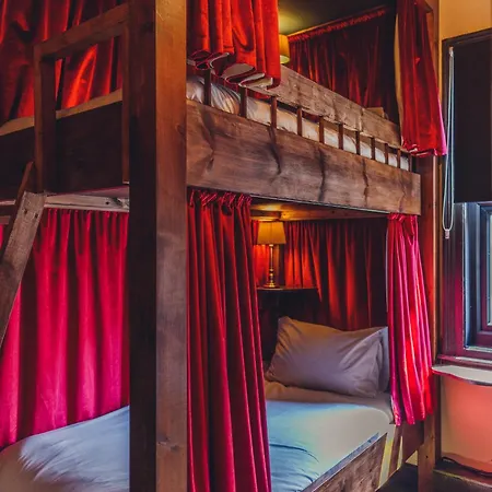 101 House At The End. Witchcraft & Wizardry House York