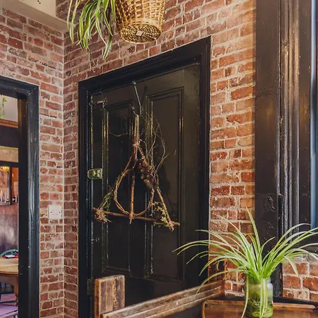 101 House At The End. Witchcraft & Wizardry House