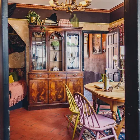 Casa de Férias 101 House At The End. Witchcraft & Wizardry House *