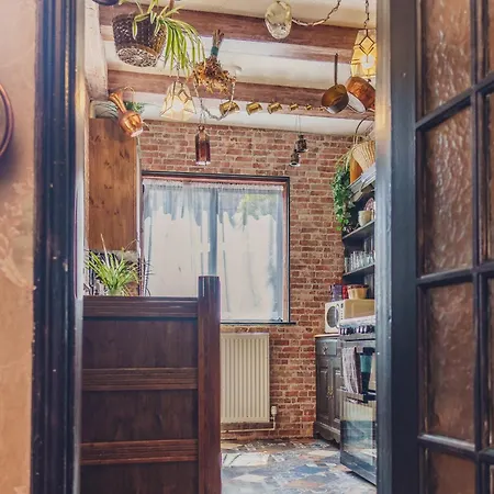 101 House At The End. Witchcraft & Wizardry House Casa de Férias