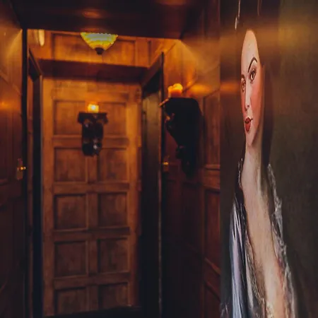 101 House At The End. Witchcraft & Wizardry House Casa de Férias