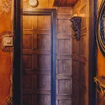 Holiday home 101 House At The End. Witchcraft & Wizardry House