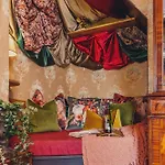 Holiday home 101 House At The End. Witchcraft & Wizardry House