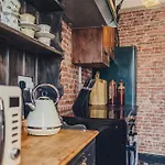101 House At The End. Witchcraft & Wizardry House Holiday home York